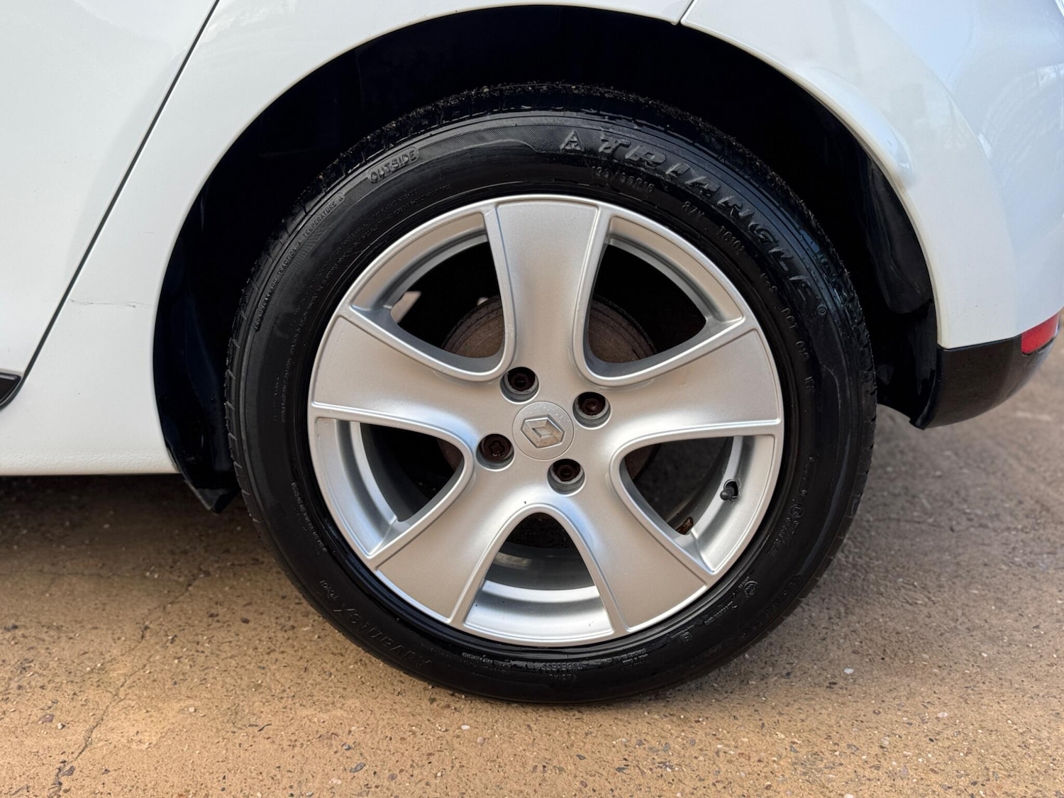 Used Renault Clio 2014 for sale - 76689296: Photo 51