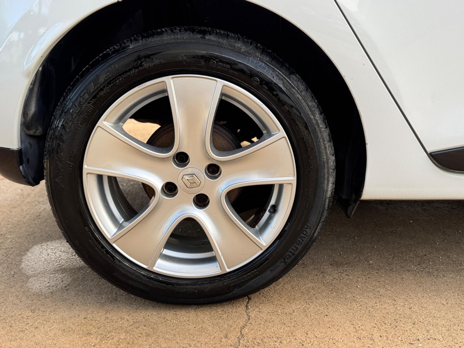 Used Renault Clio 2014 for sale - 76689296: Photo 52