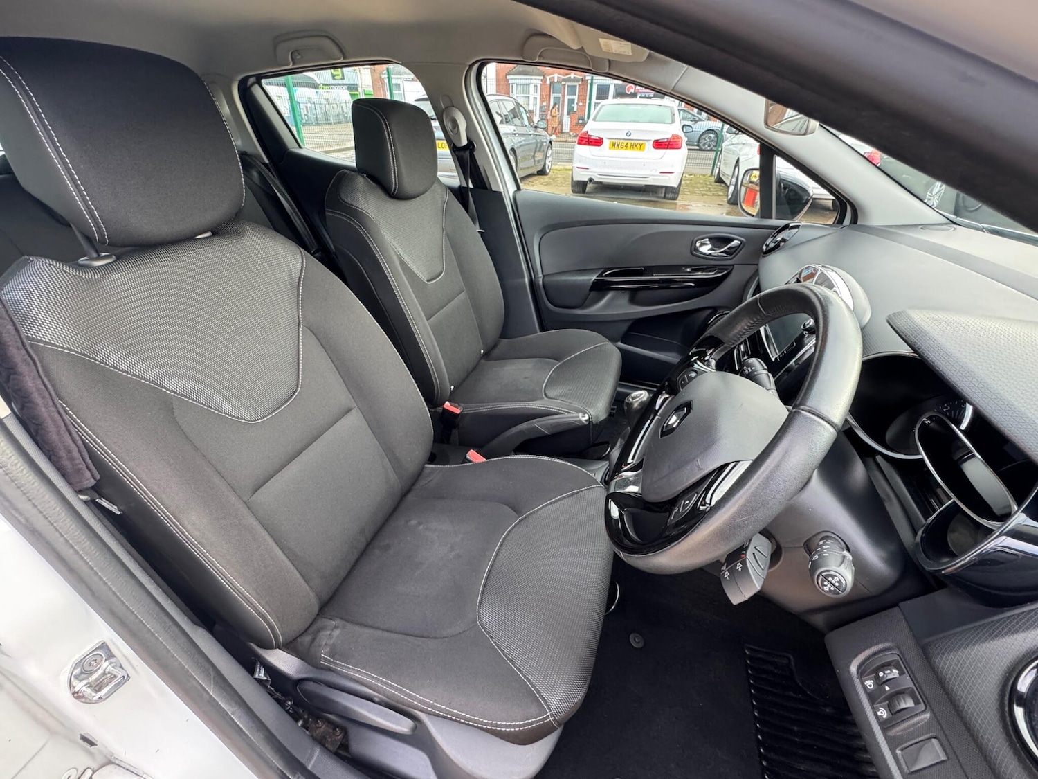 Used Renault Clio 2014 for sale - 76689296: Photo 8