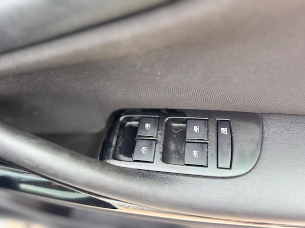 Used Vauxhall Zafira Tourer 2013 for sale - 75670866: Photo 32