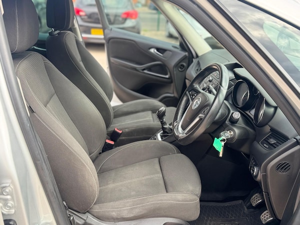 Used Vauxhall Zafira Tourer 2013 for sale - 75670866: Photo 42