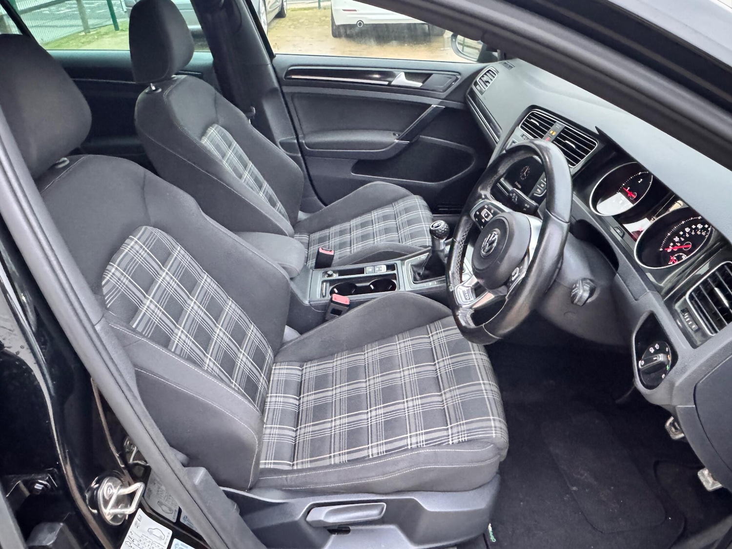 Used Volkswagen Golf 2015 for sale - 77970411: Photo 24