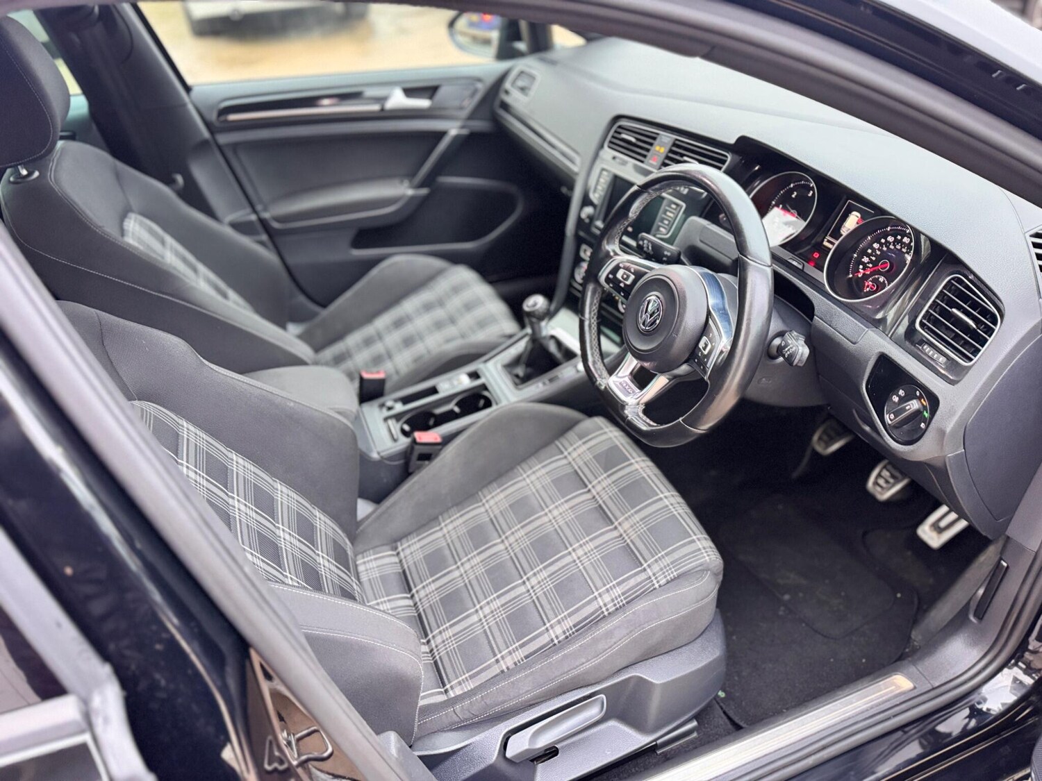 Used Volkswagen Golf 2015 for sale - 77970411: Photo 26