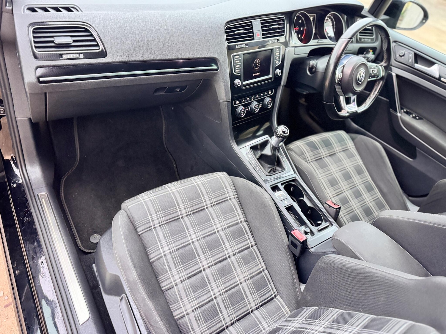 Used Volkswagen Golf 2015 for sale - 77970411: Photo 31