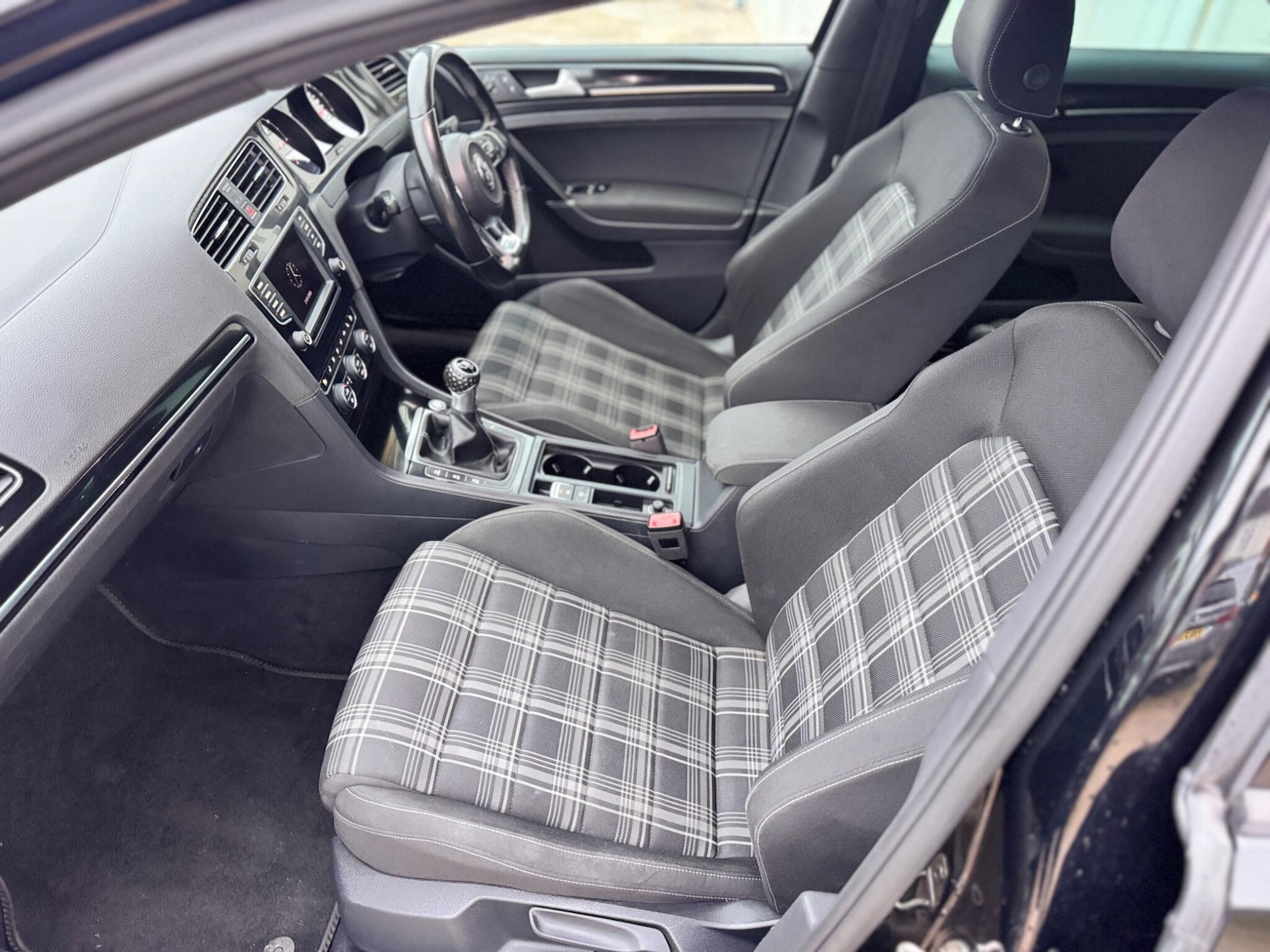 Used Volkswagen Golf 2015 for sale - 77970411: Photo 32