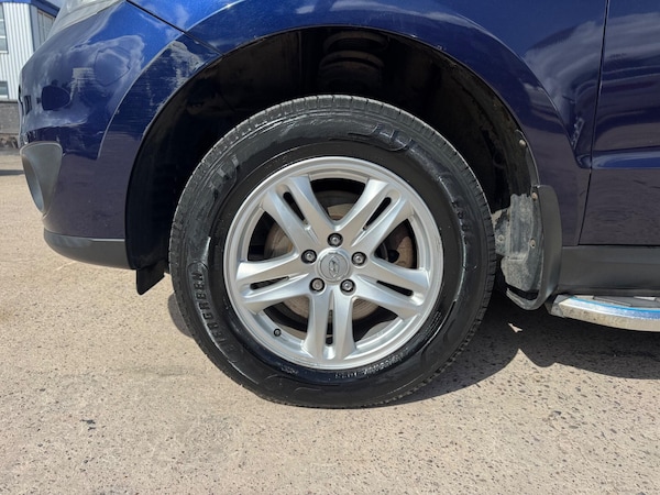 Used Hyundai Santa Fe 2011 for sale - 75747230: Photo 47