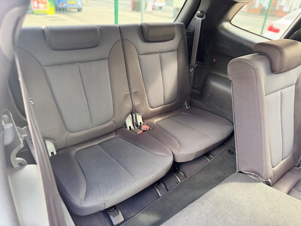 Used Hyundai Santa Fe 2011 for sale - 75747230: Photo 6