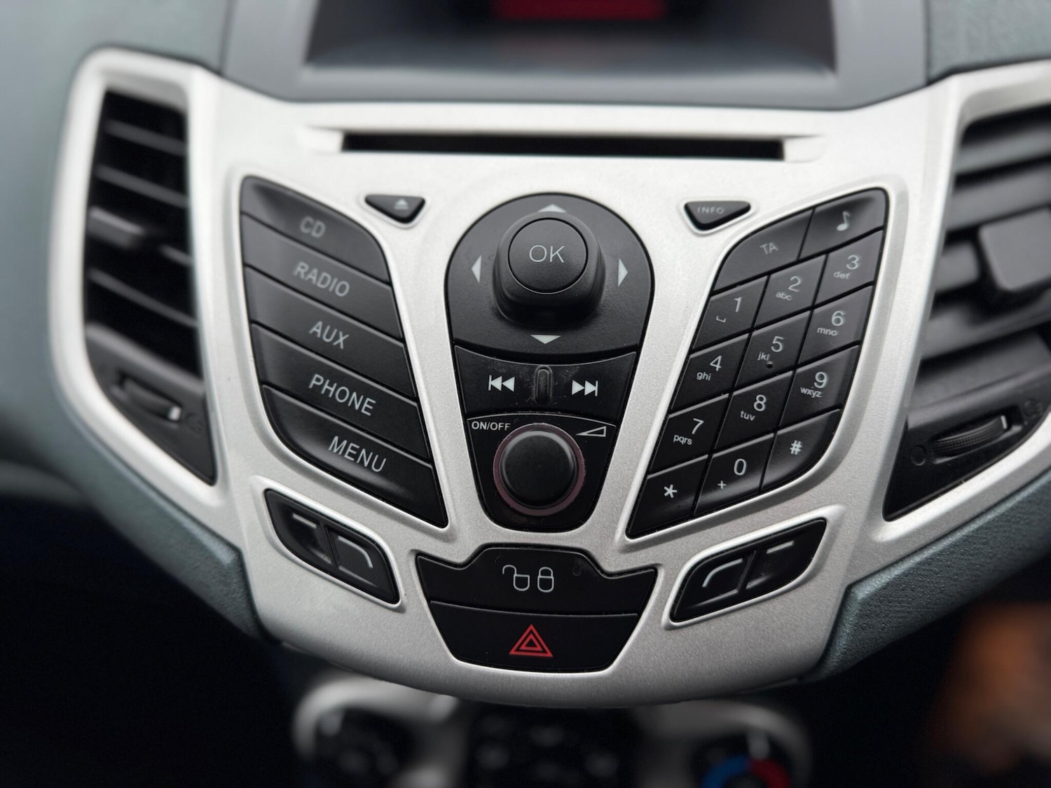 Used Ford Fiesta 2011 for sale - 77799061: Photo 39