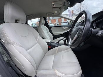 Used Volvo V40 2014 for sale - 76397872: Photo