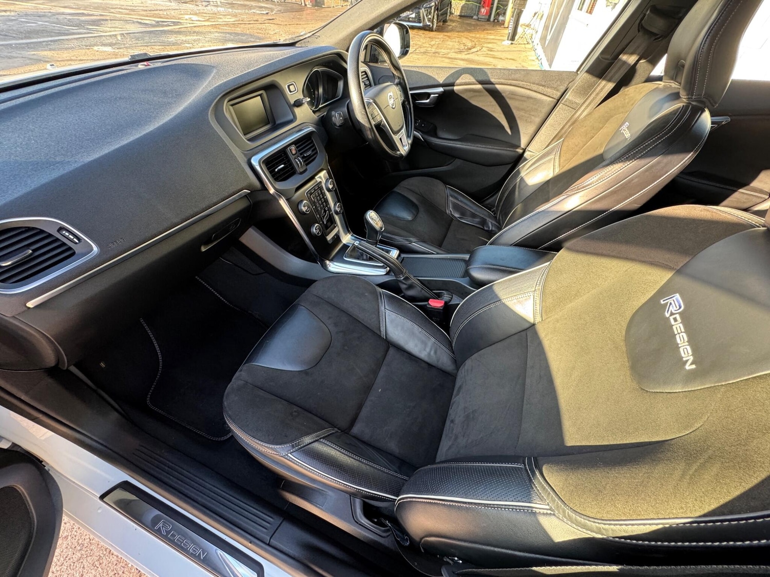 Used Volvo V40 2014 for sale - 77163436: Photo 32