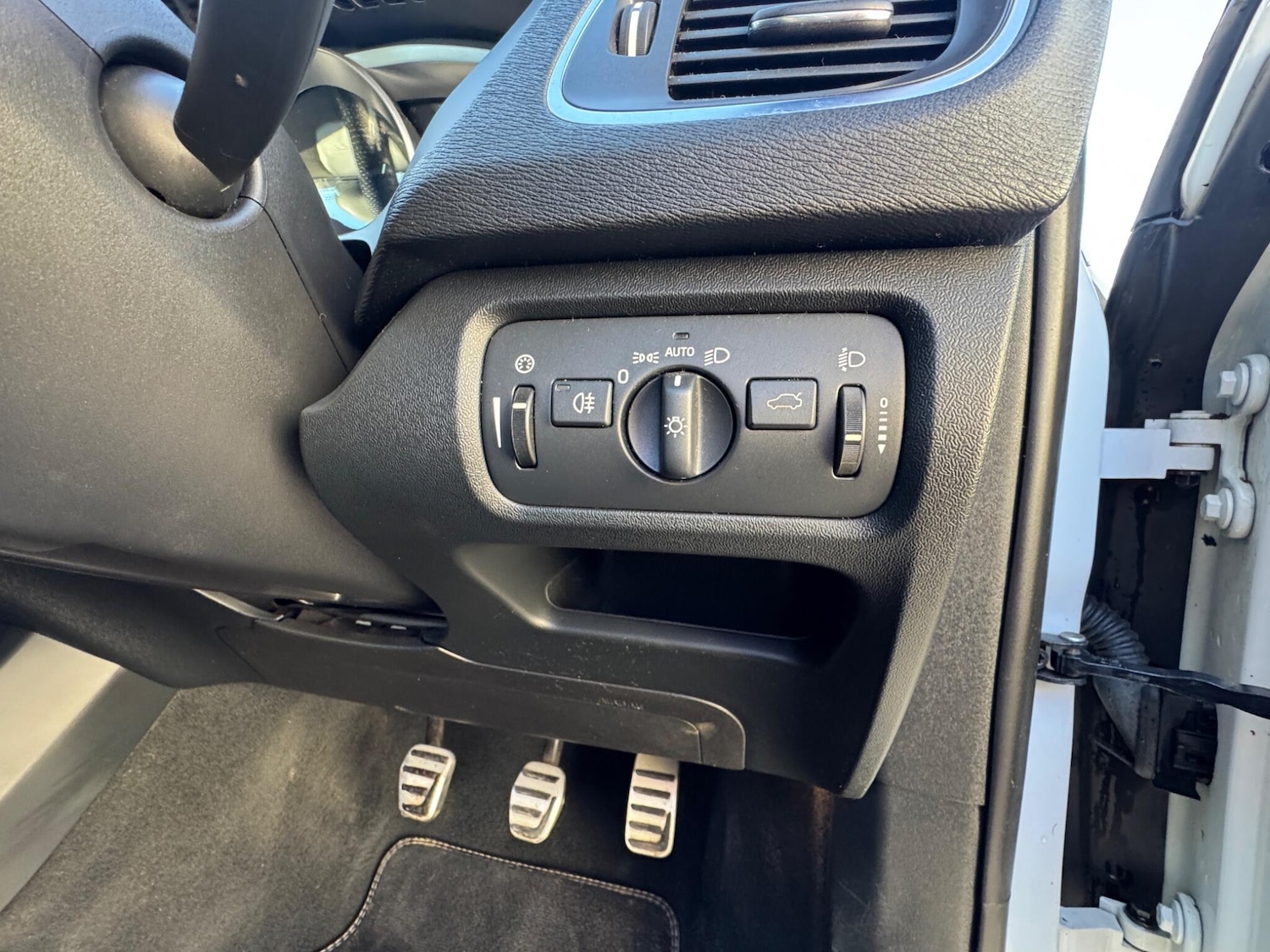 Used Volvo V40 2014 for sale - 77163436: Photo 48