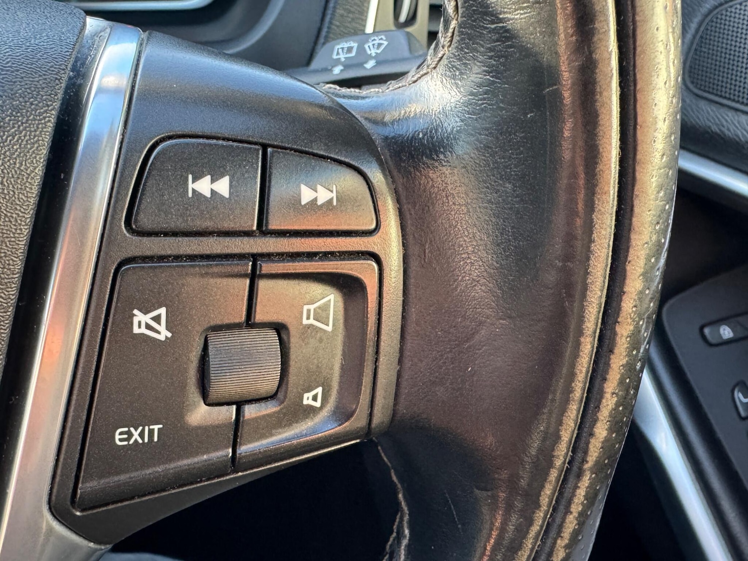 Used Volvo V40 2014 for sale - 77163436: Photo 49