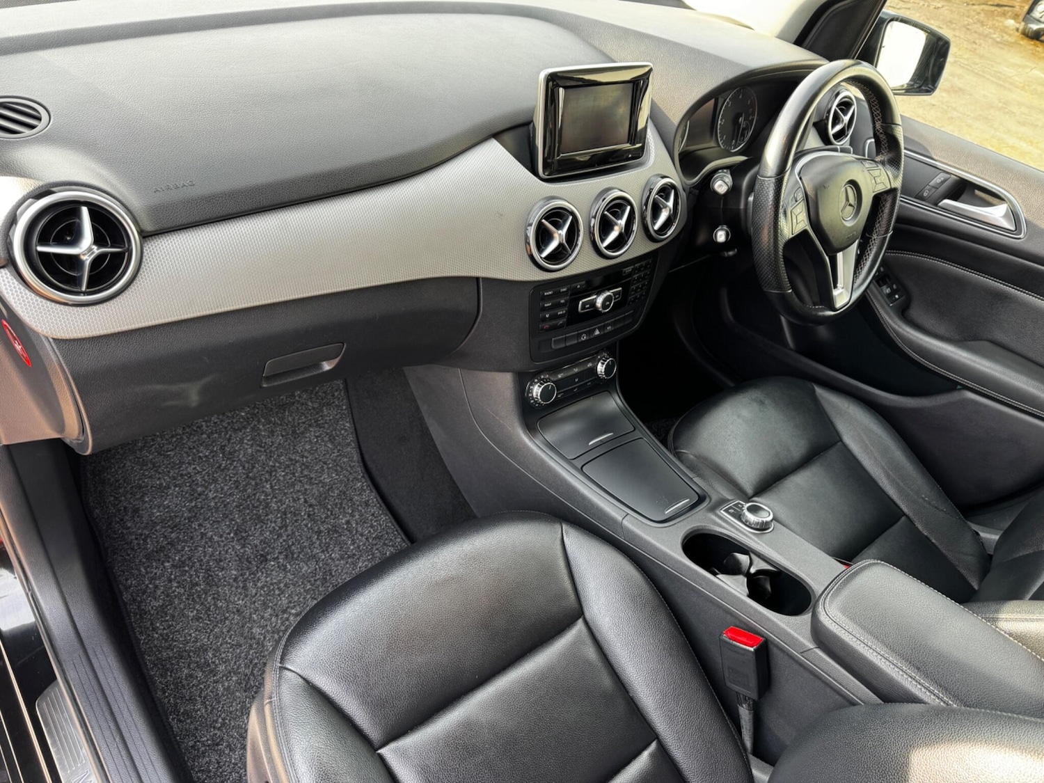 Used Mercedes-Benz B Class 2013 for sale - 77203176: Photo 31