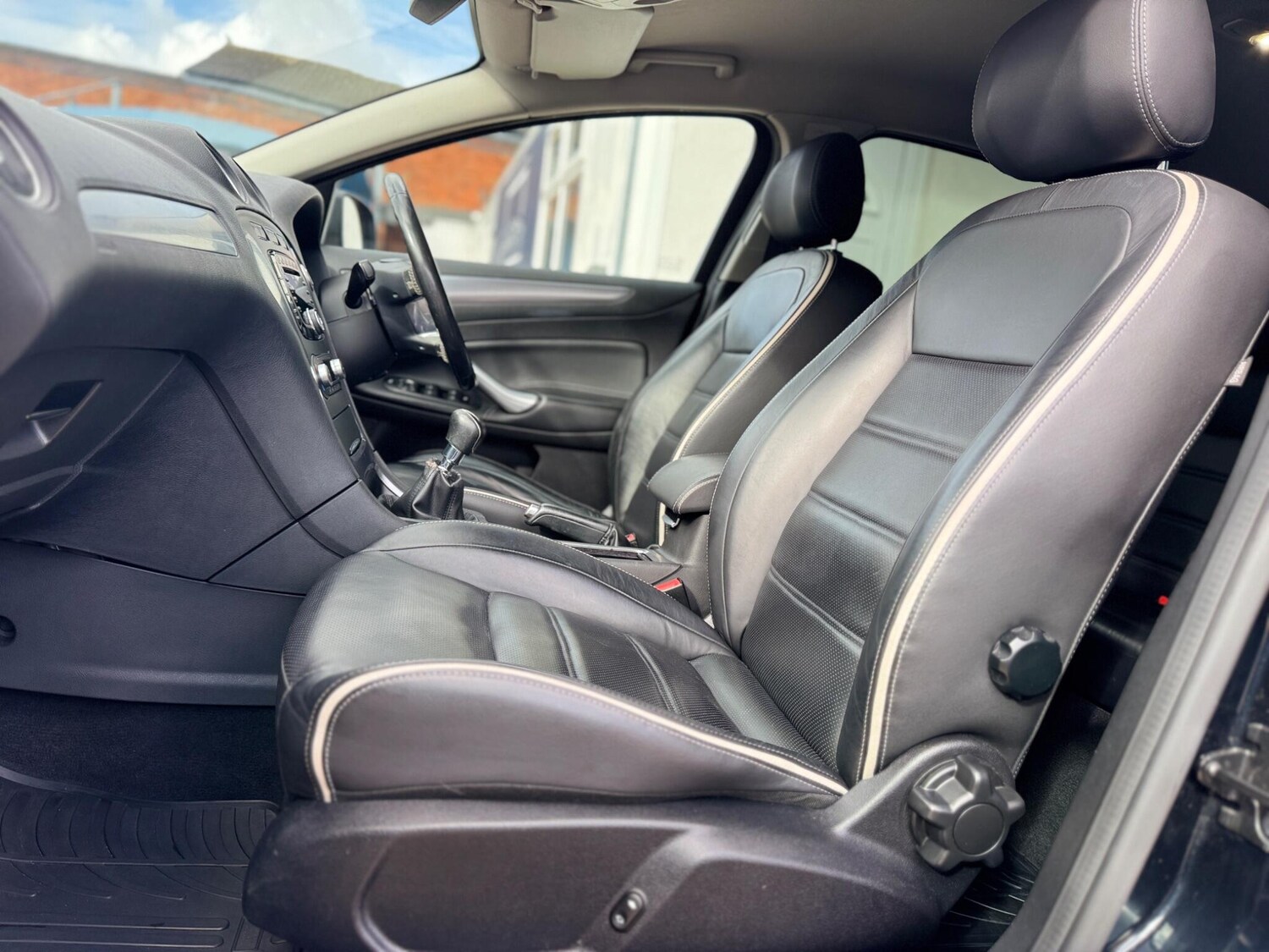 Used Ford Mondeo 2011 for sale - 77838620: Photo 31