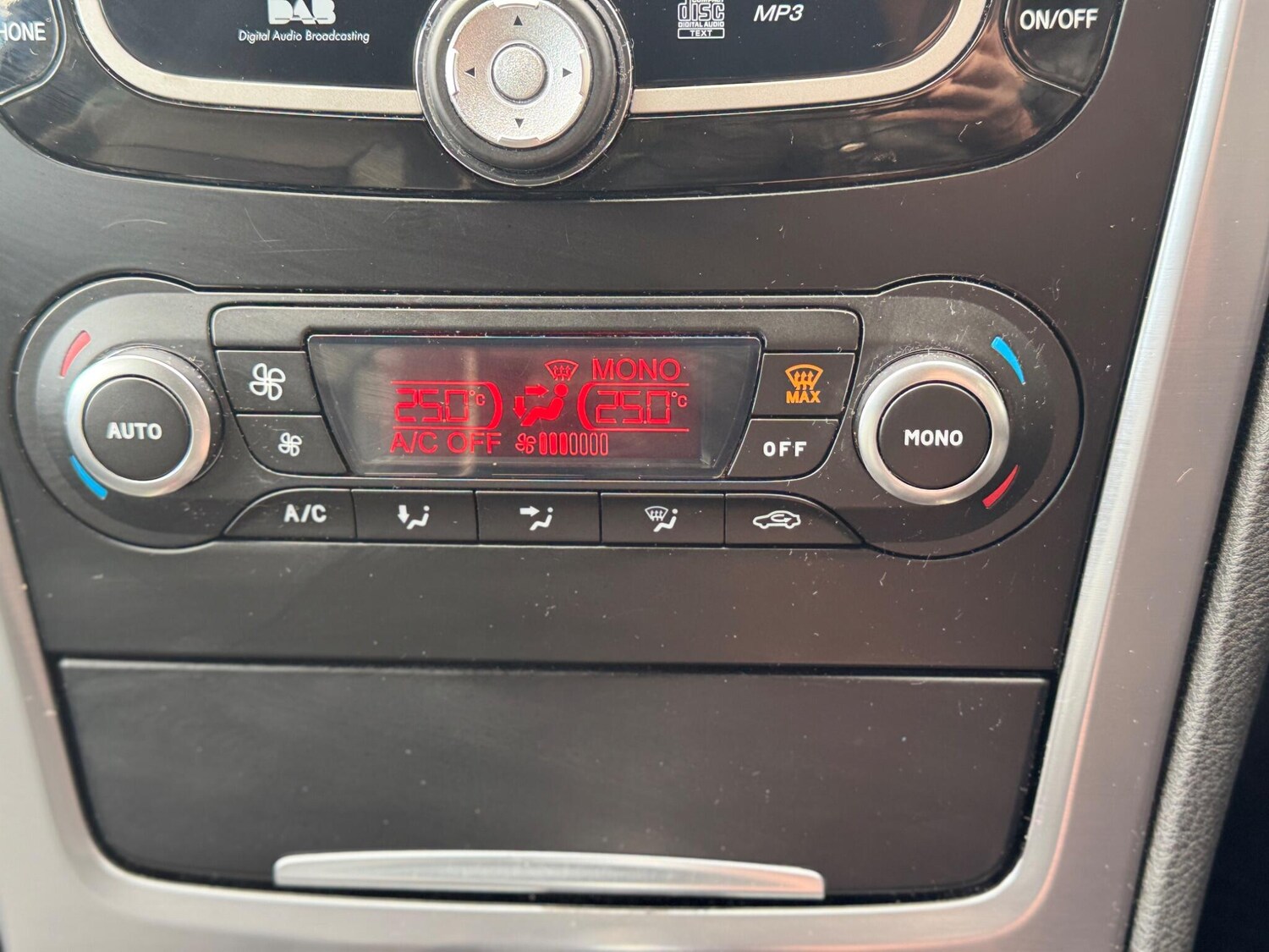 Used Ford Mondeo 2011 for sale - 77838620: Photo 37