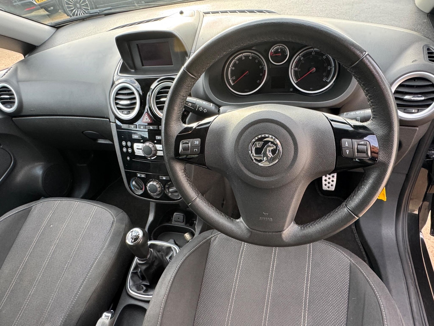 Used Vauxhall Corsa 2015 for sale - 76942367: Photo 3