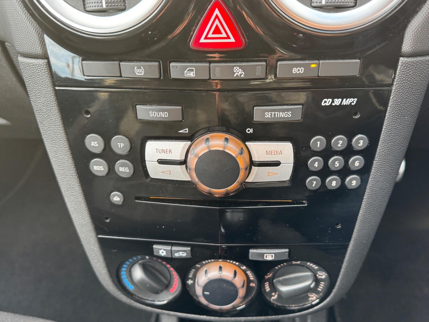 Used Vauxhall Corsa 2015 for sale - 76942367: Photo 40