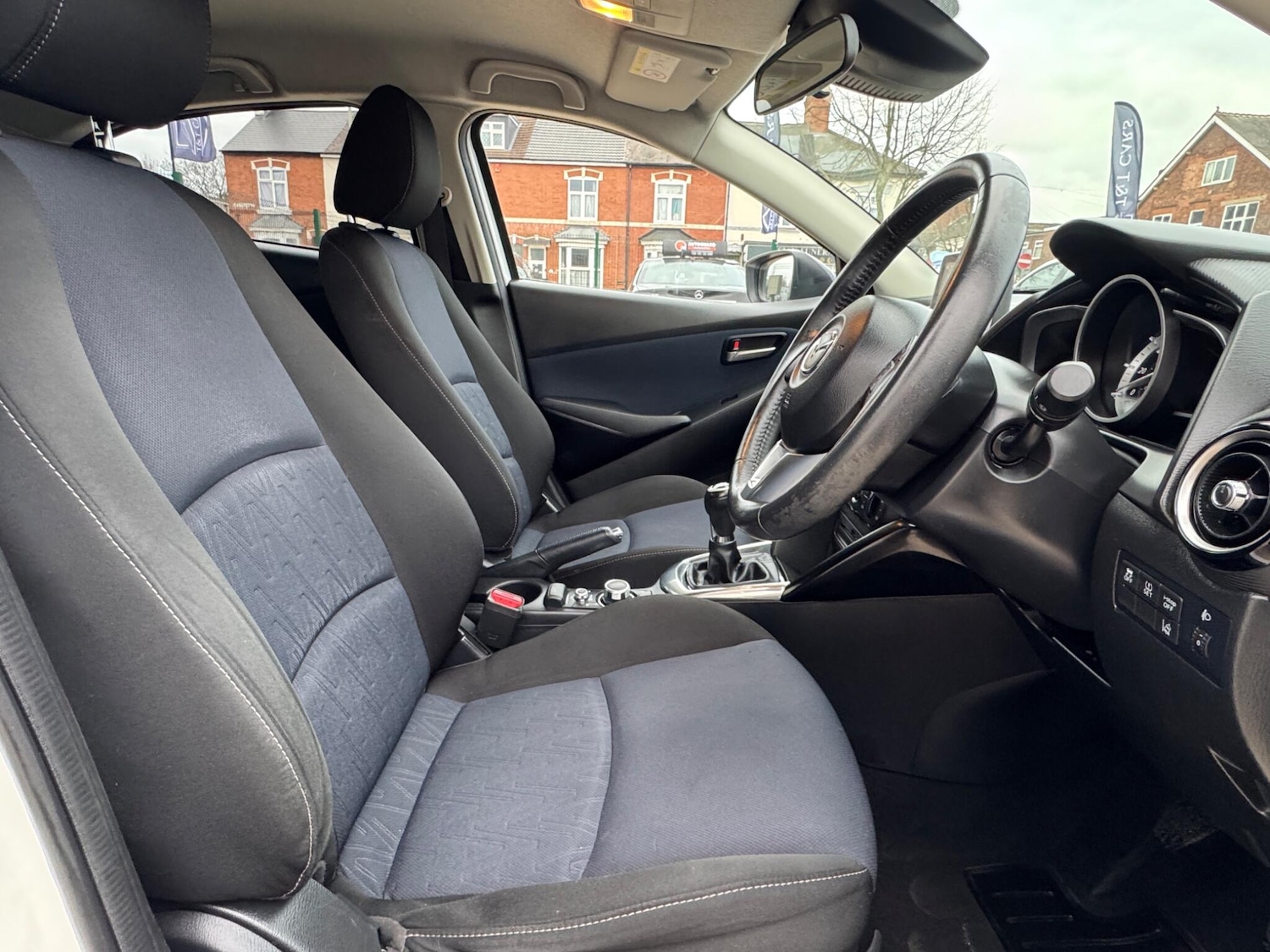 Used Mazda Mazda2 2016 for sale - 78047962: Photo 5