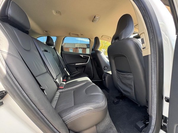 Used Volvo XC60 2010 for sale - 76189979: Photo 24