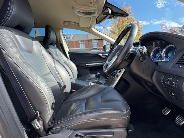 Used Volvo XC60 2010 for sale - 76189979: Photo 25
