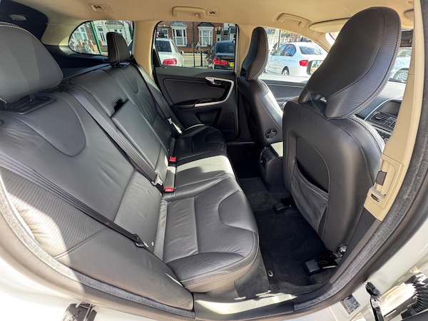 Used Volvo XC60 2010 for sale - 76189979: Photo 26