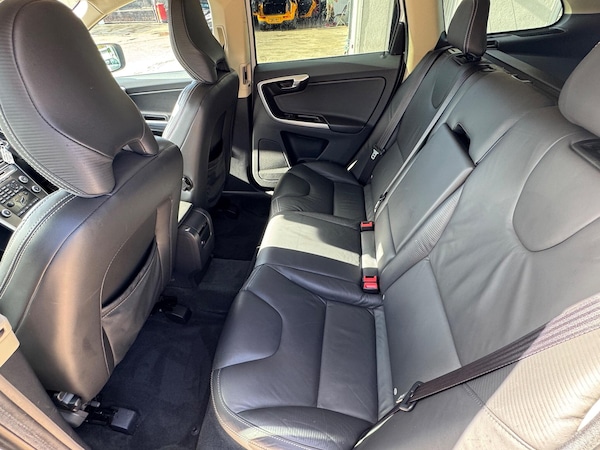 Used Volvo XC60 2010 for sale - 76189979: Photo 30