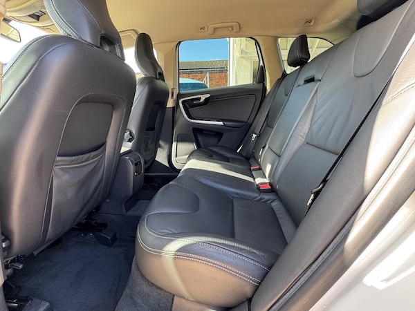 Used Volvo XC60 2010 for sale - 76189979: Photo 31