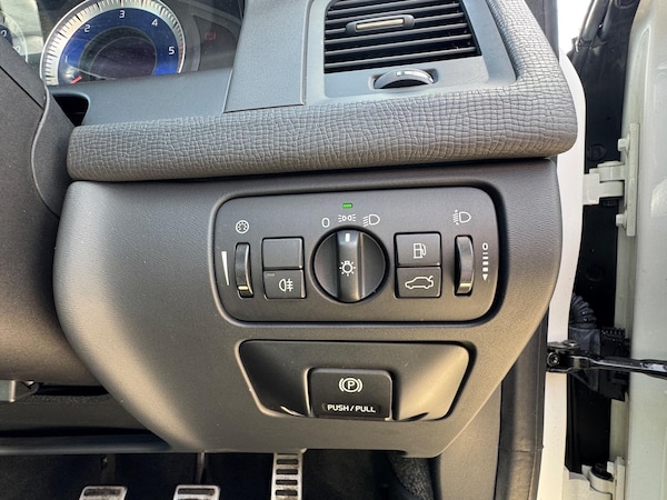 Used Volvo XC60 2010 for sale - 76189979: Photo 37