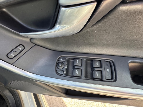 Used Volvo XC60 2010 for sale - 76189979: Photo 38