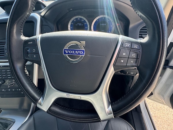 Used Volvo XC60 2010 for sale - 76189979: Photo 3