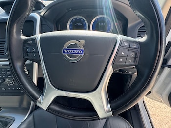 Used Volvo XC60 2010 for sale - 76189979: Photo 3