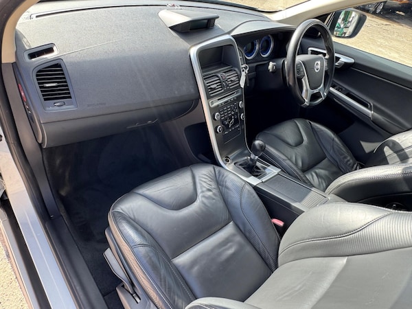 Used Volvo XC60 2010 for sale - 76189979: Photo 4
