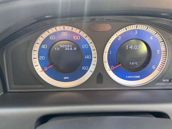 Used Volvo XC60 2010 for sale - 76189979: Photo 5
