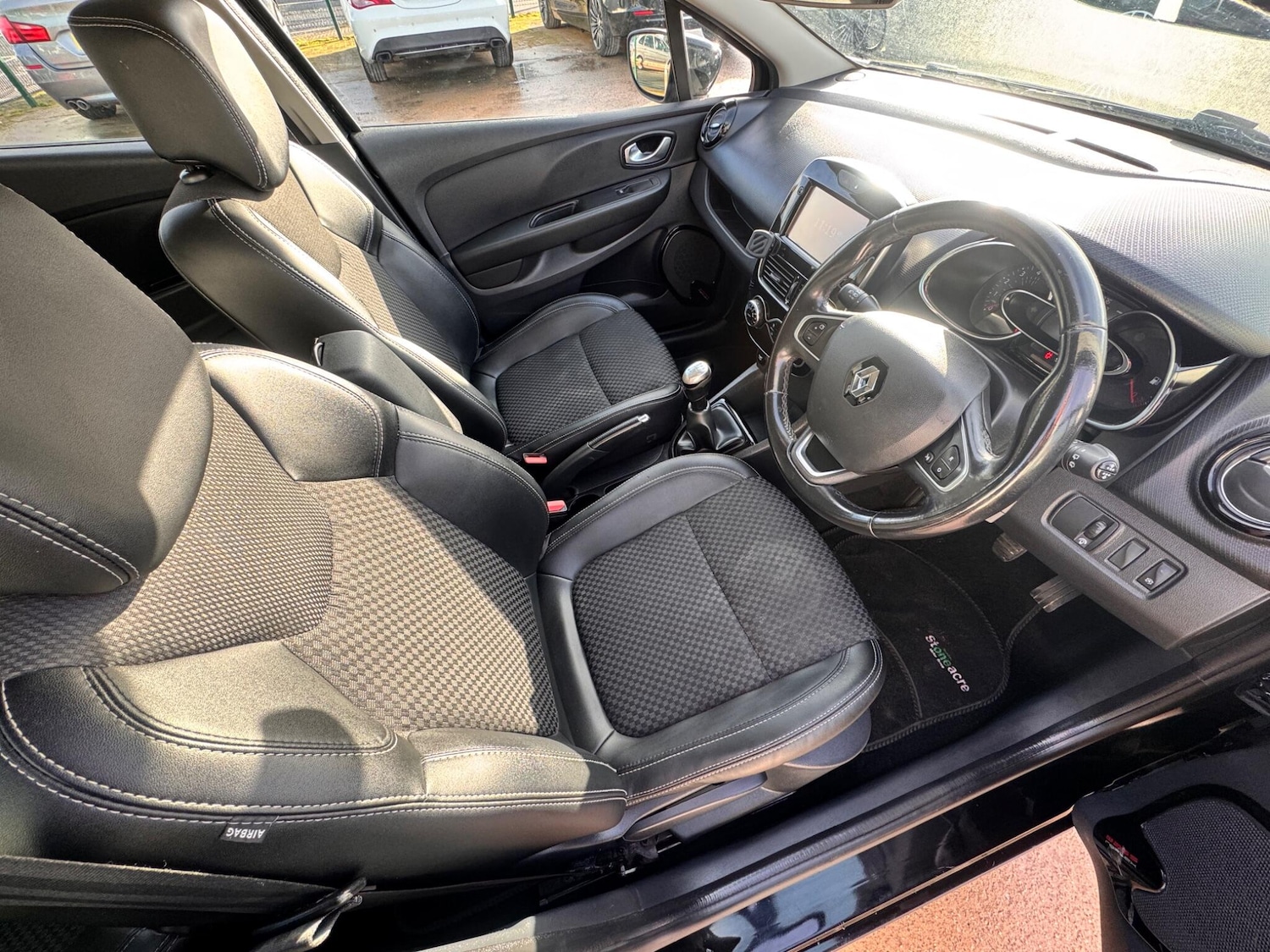 Used Renault Clio 2017 for sale - 77395871: Photo 25