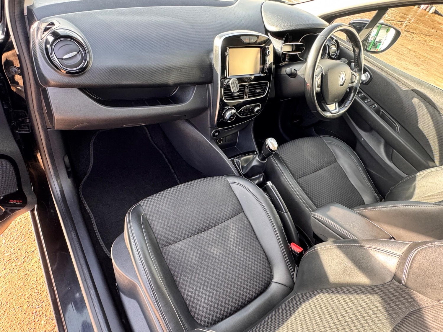 Used Renault Clio 2017 for sale - 77395871: Photo 29