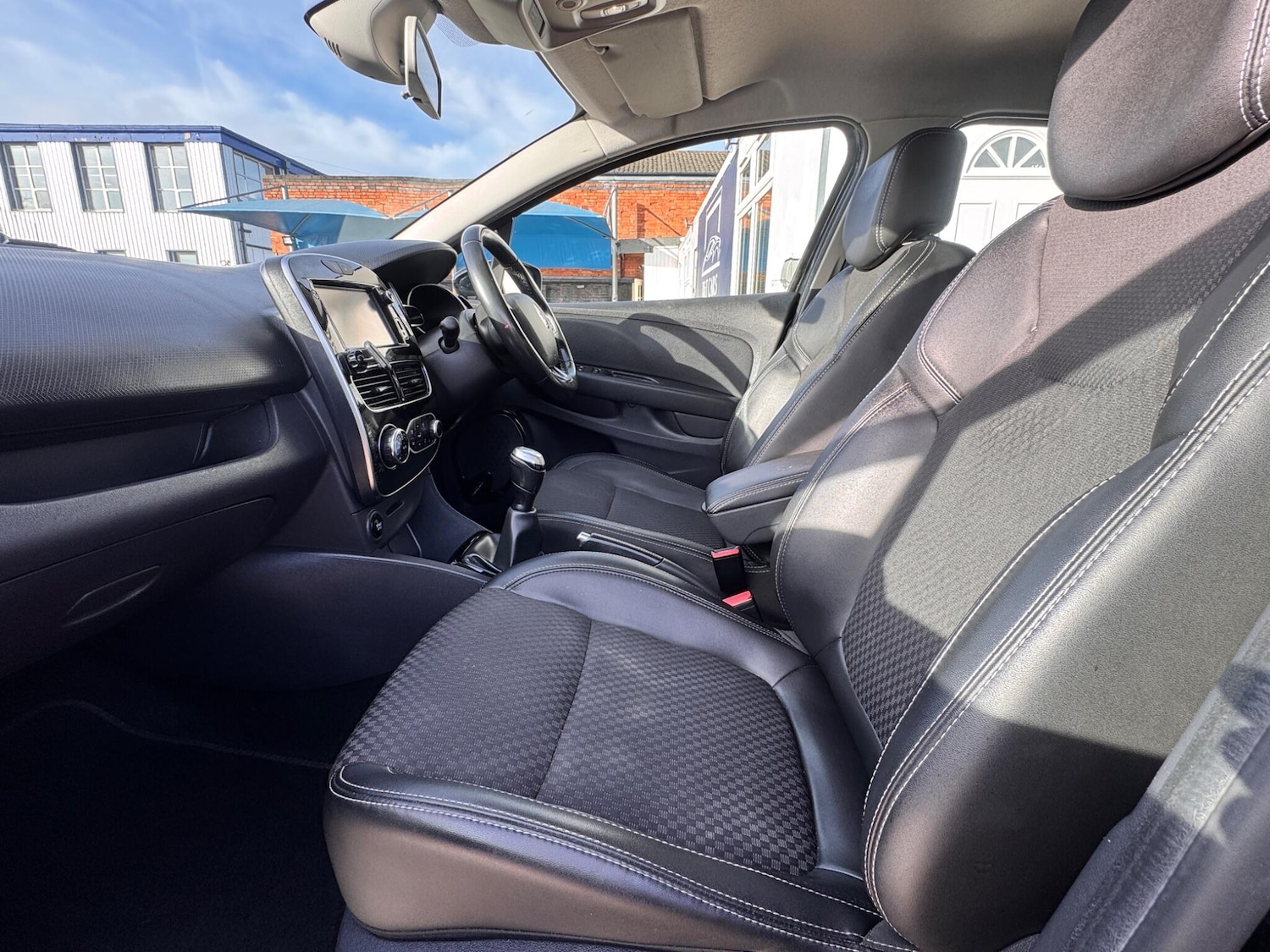 Used Renault Clio 2017 for sale - 77395871: Photo 33