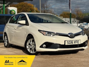 2016 (16) - 1.6 D-4D Icon Hatchback 5dr Diesel Manual Euro 6 (s/s) (112 ps)