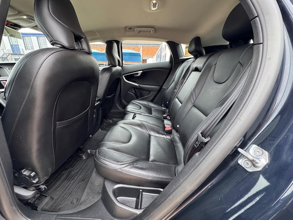 Used Volvo V40 2016 for sale - 76282881: Photo 31