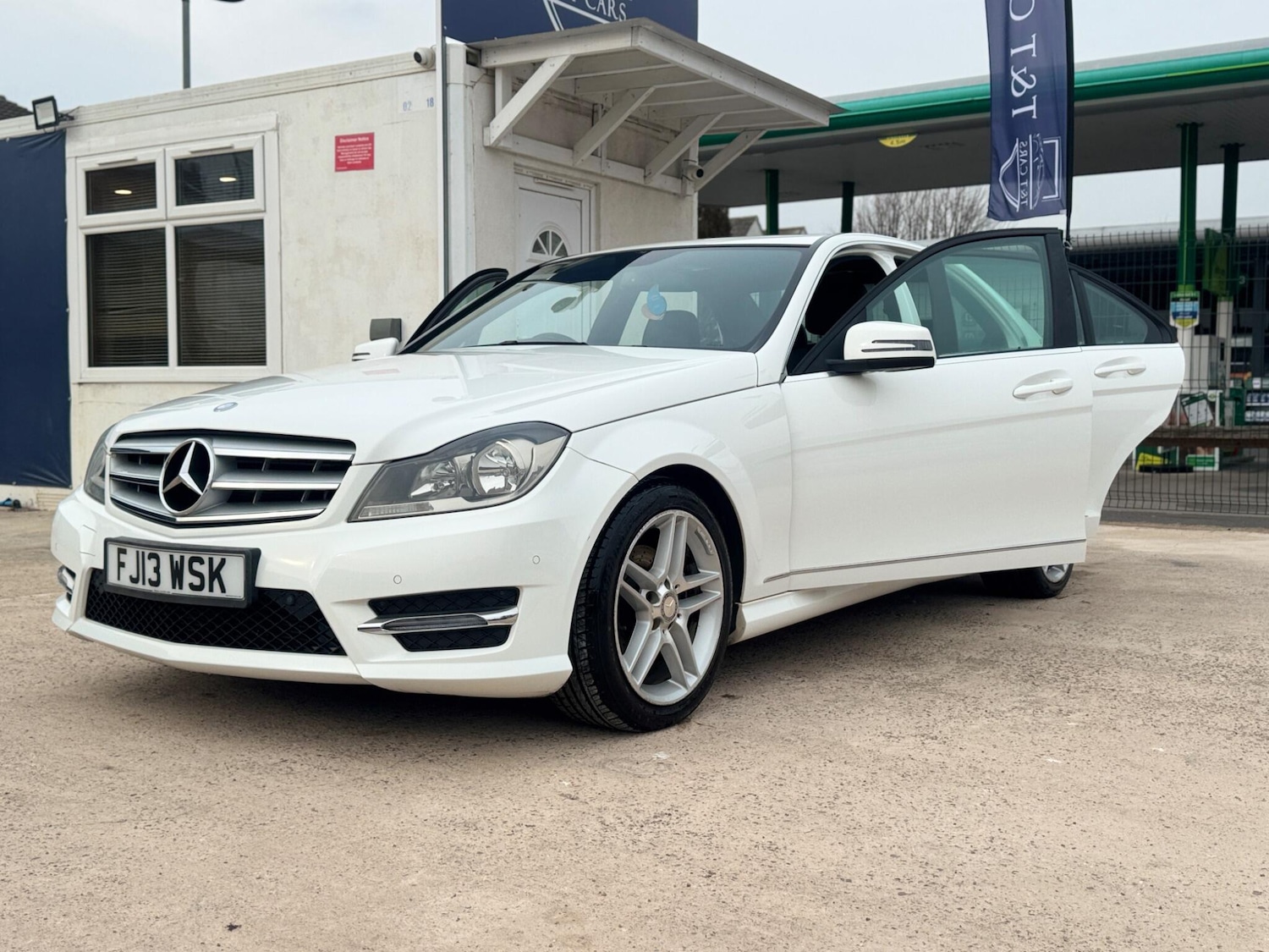 Used Mercedes-Benz C Class 2013 for sale - 77982685: Photo 24