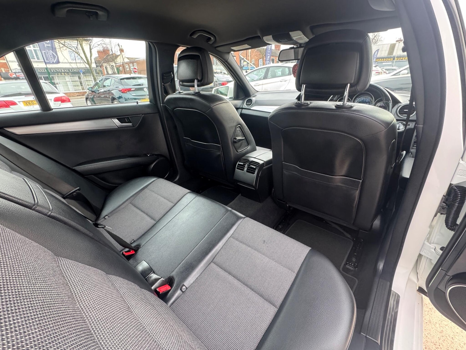 Used Mercedes-Benz C Class 2013 for sale - 77982685: Photo 31