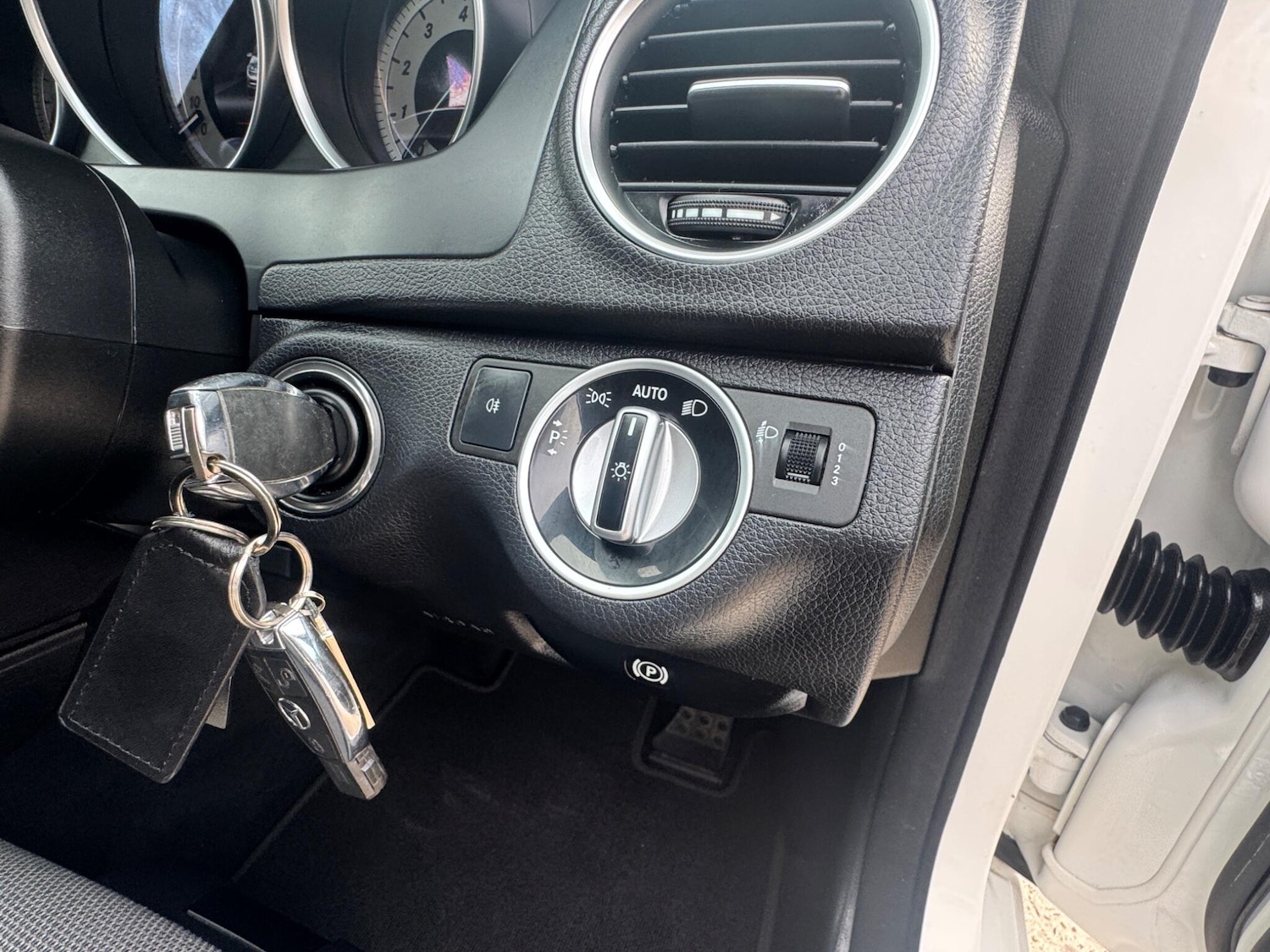 Used Mercedes-Benz C Class 2013 for sale - 77982685: Photo 39