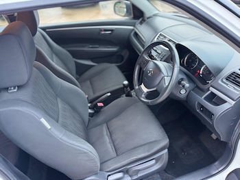 Used Suzuki Swift 2010 for sale - 76964617: Photo