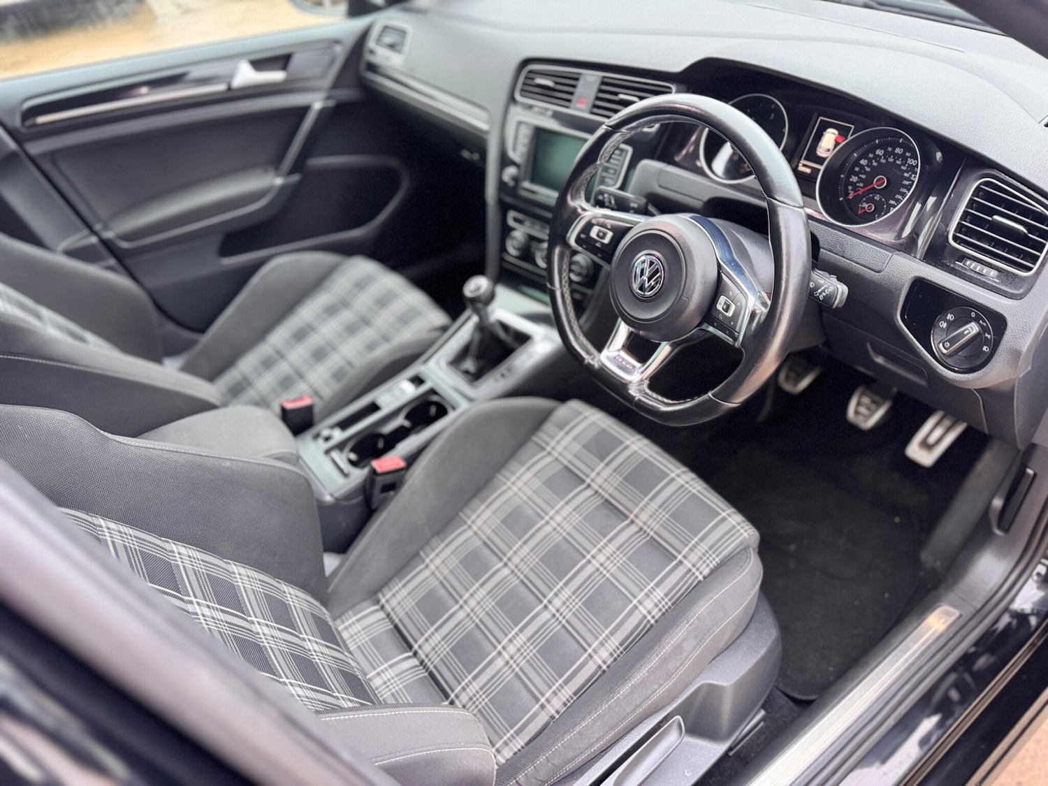 Used Volkswagen Golf 2015 for sale - 77468761: Photo 28