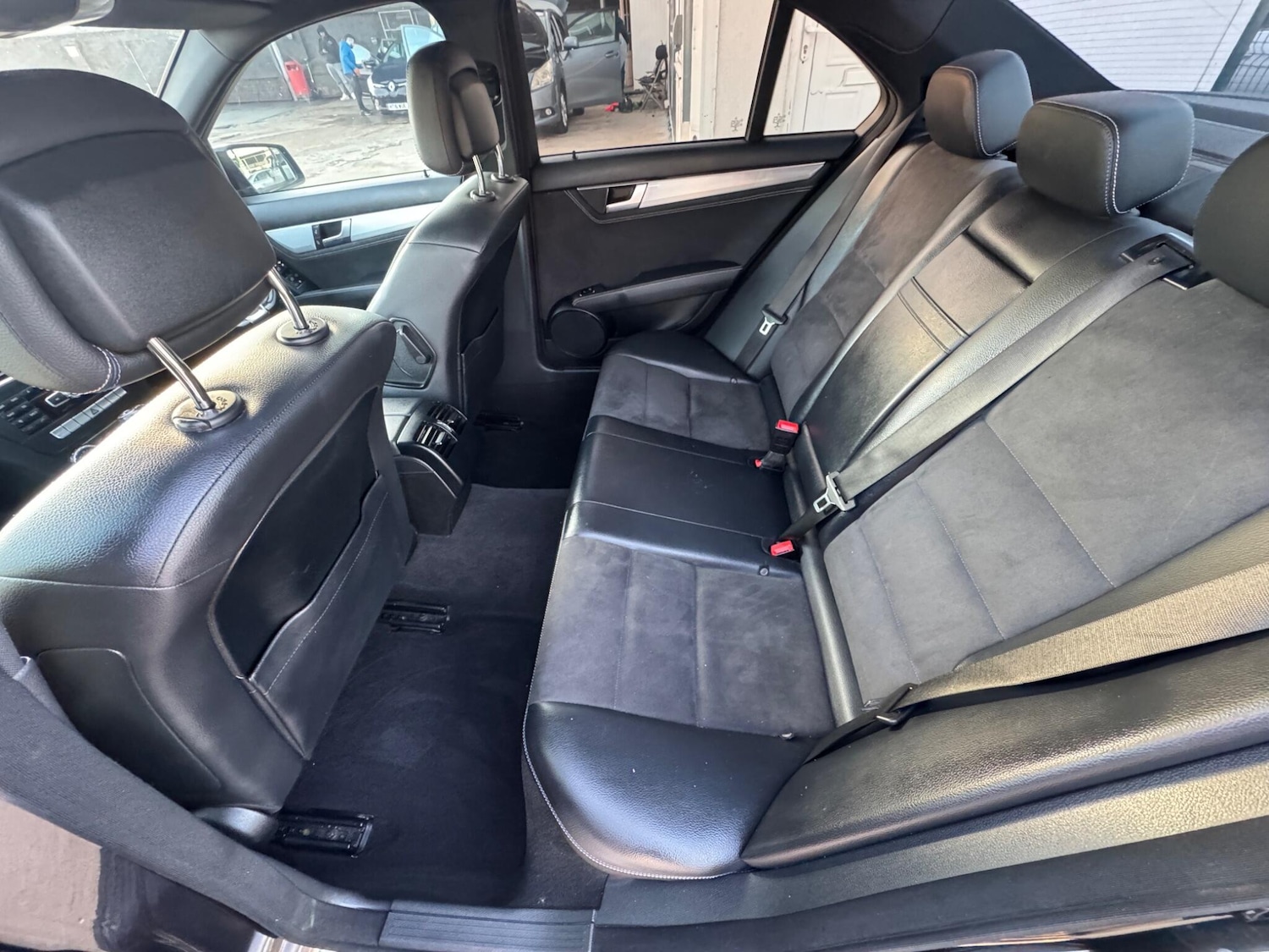 Used Mercedes-Benz C Class 2014 for sale - 77658576: Photo 32