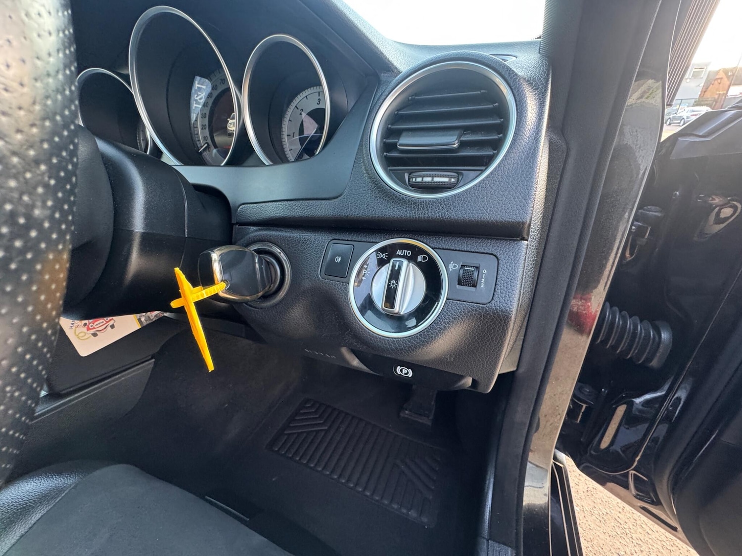 Used Mercedes-Benz C Class 2014 for sale - 77658576: Photo 35