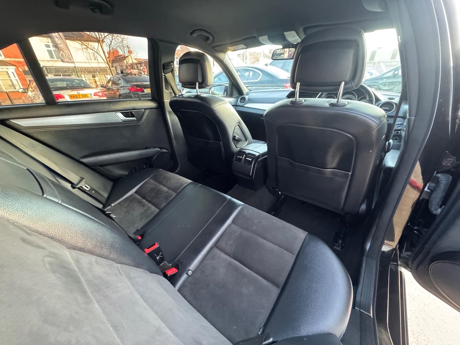 Used Mercedes-Benz C Class 2014 for sale - 77658576: Photo 7