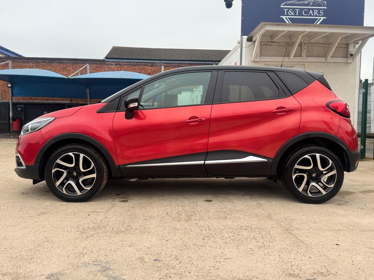 Used Renault Captur for sale - 77793383: Photo 16