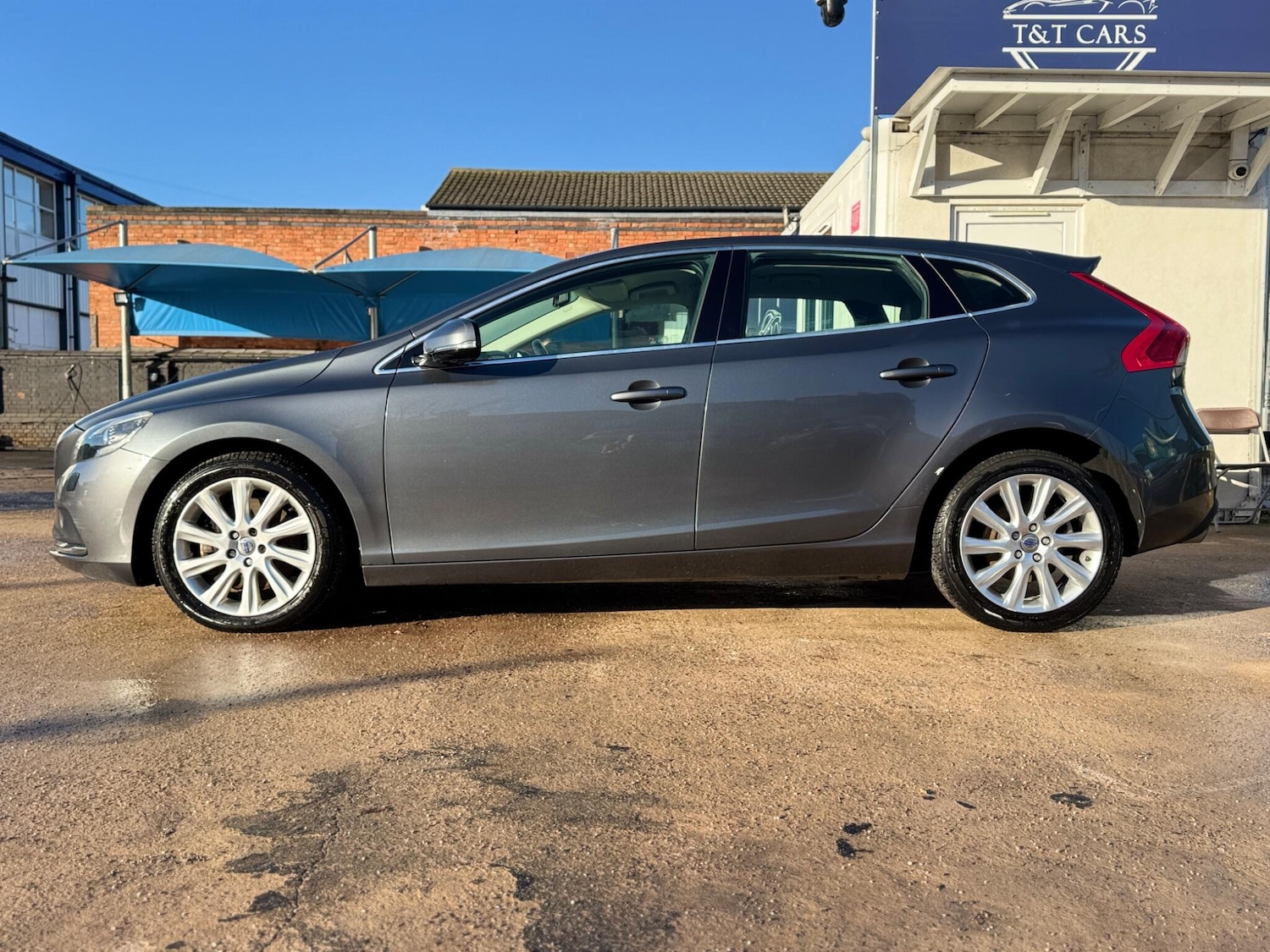 Used Volvo V40 2013 for sale - 76781689: Photo 24