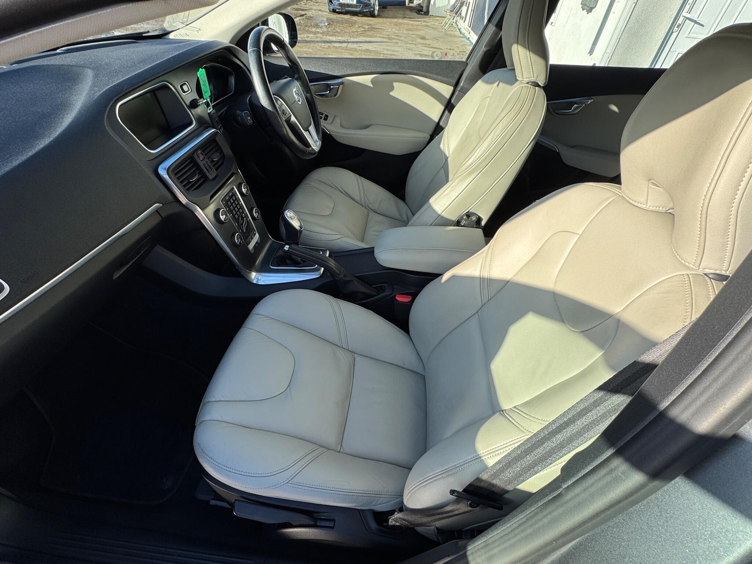 Used Volvo V40 2013 for sale - 76781689: Photo 4