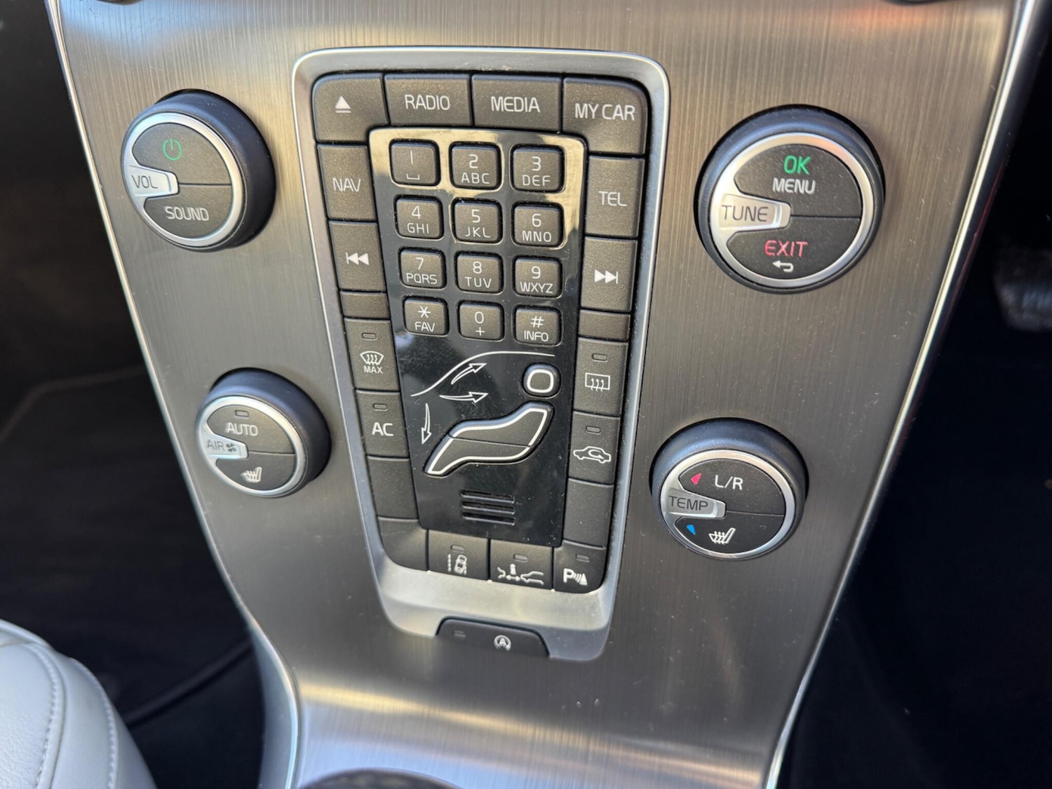 Used Volvo V40 2013 for sale - 76781689: Photo 40